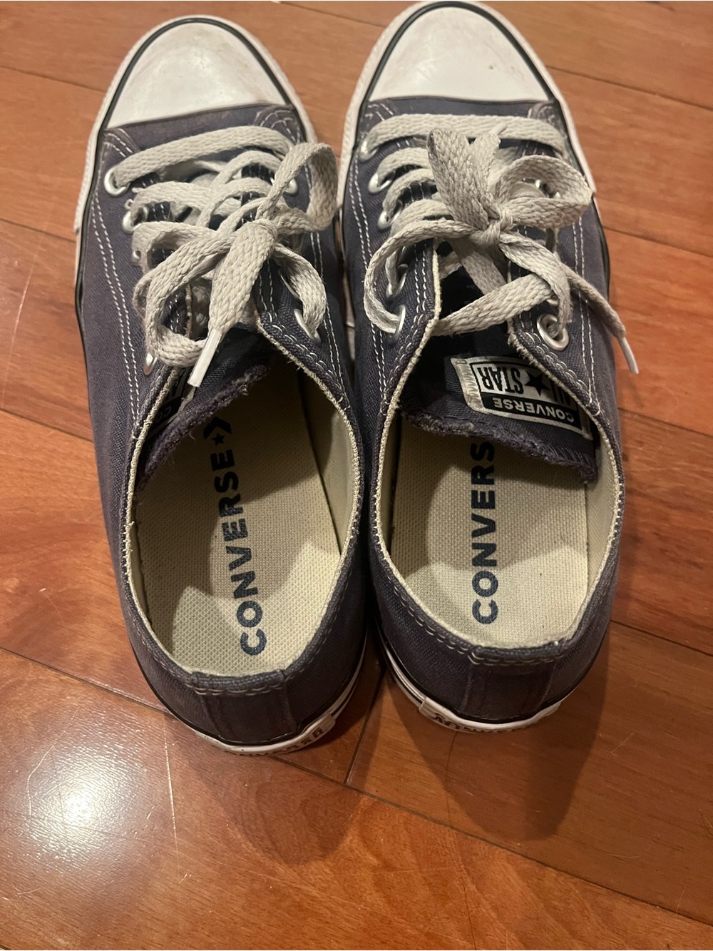 Converse Size 8 - Picture 3 of 9